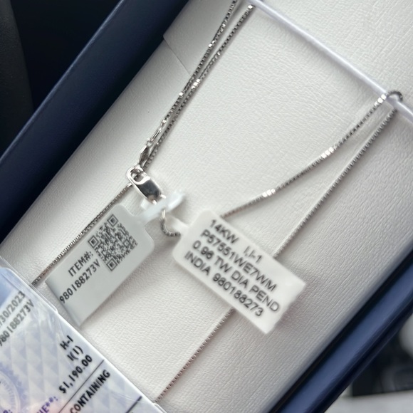 Elegant 14kt white solid gold natural diamond pendant necklace. - Picture 8 of 8